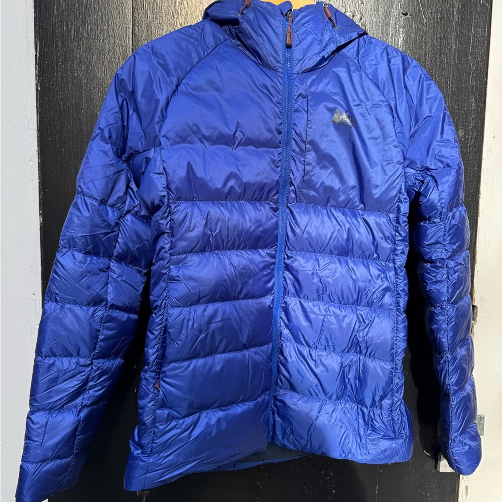 Women’s 800# fill down jacket by REI co-op with hood and pack bag included